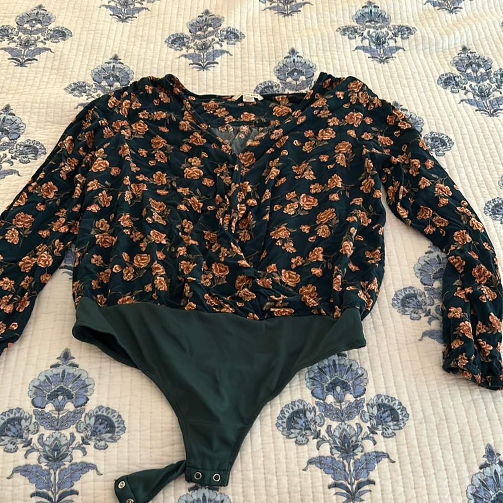 American Eagle long sleeve floral body suit size xs